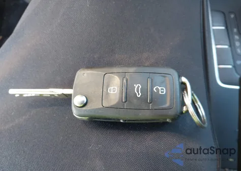 2017 Volkswagen Passat 1.8T S z USA, uszkodzony, nr VIN 1VWAT7A39HC075767